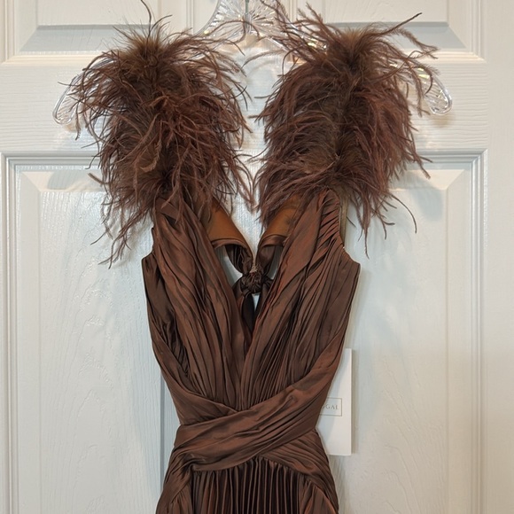 NWT Mac Duggal 11687 Brown Pleated Feather Cap Sleeve Open Back Gown Size 4 - Picture 4 of 12